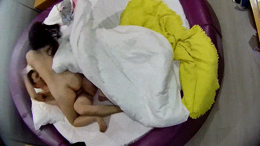 情趣台10-25男人跟媳妇儿日常开房 一对恩爱夫妻 最后男人内射女人好像有些不高兴 很快也哄好了