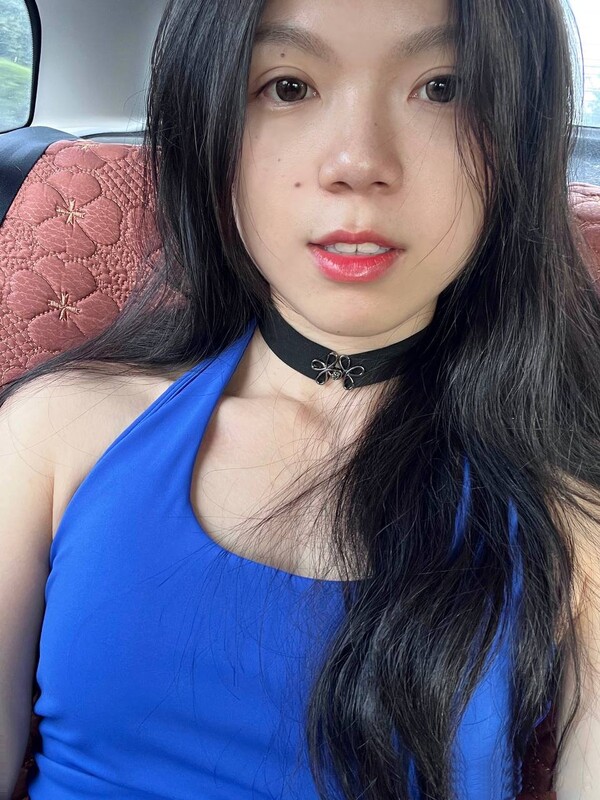【原檔泄密】，20歲學生妹，有生活照，完美露臉，極品饅頭穴，好肥美，被男友無套啪啪調教