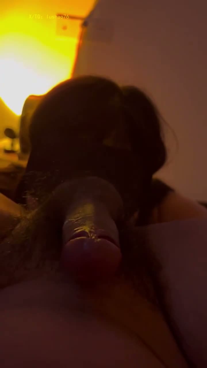 贵阳骚逼楼凤，无套乱日，骚逼做爱和闺蜜打电话，还劝闺蜜下海