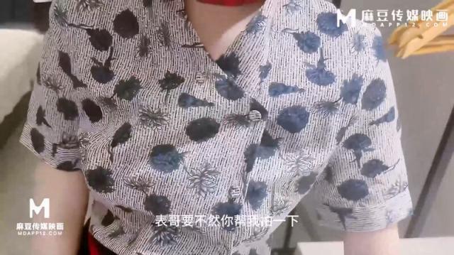 空姐表妹穿上制服诱惑我 包臀下透肉无内丝袜 足交挑逗插入无毛逼 温润包裹榨射 [MP4/779MB]