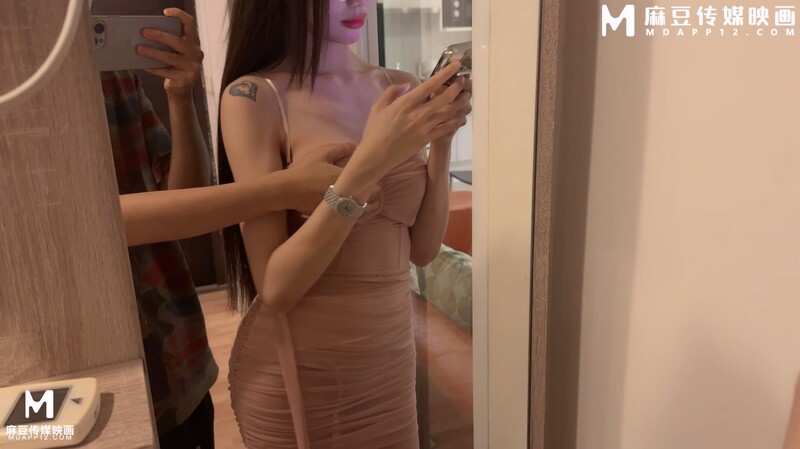 极品粉嫩包臀眼镜妹 超模身材S型曲线 舔乳侍奉女上位榨精 后入真的太棒了无水印版[MP4/1.26G]