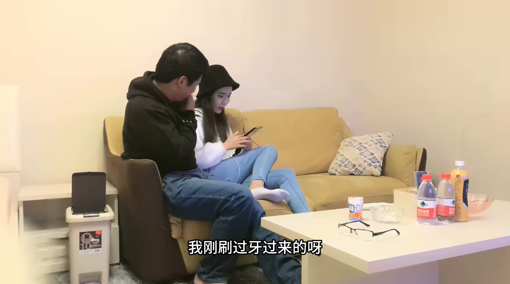 【AI增强】【极品探花系列】金三角猎艳约了个黑帽长相甜美妹子啪啪，特写口交近距离拍摄抽插侧入猛操】