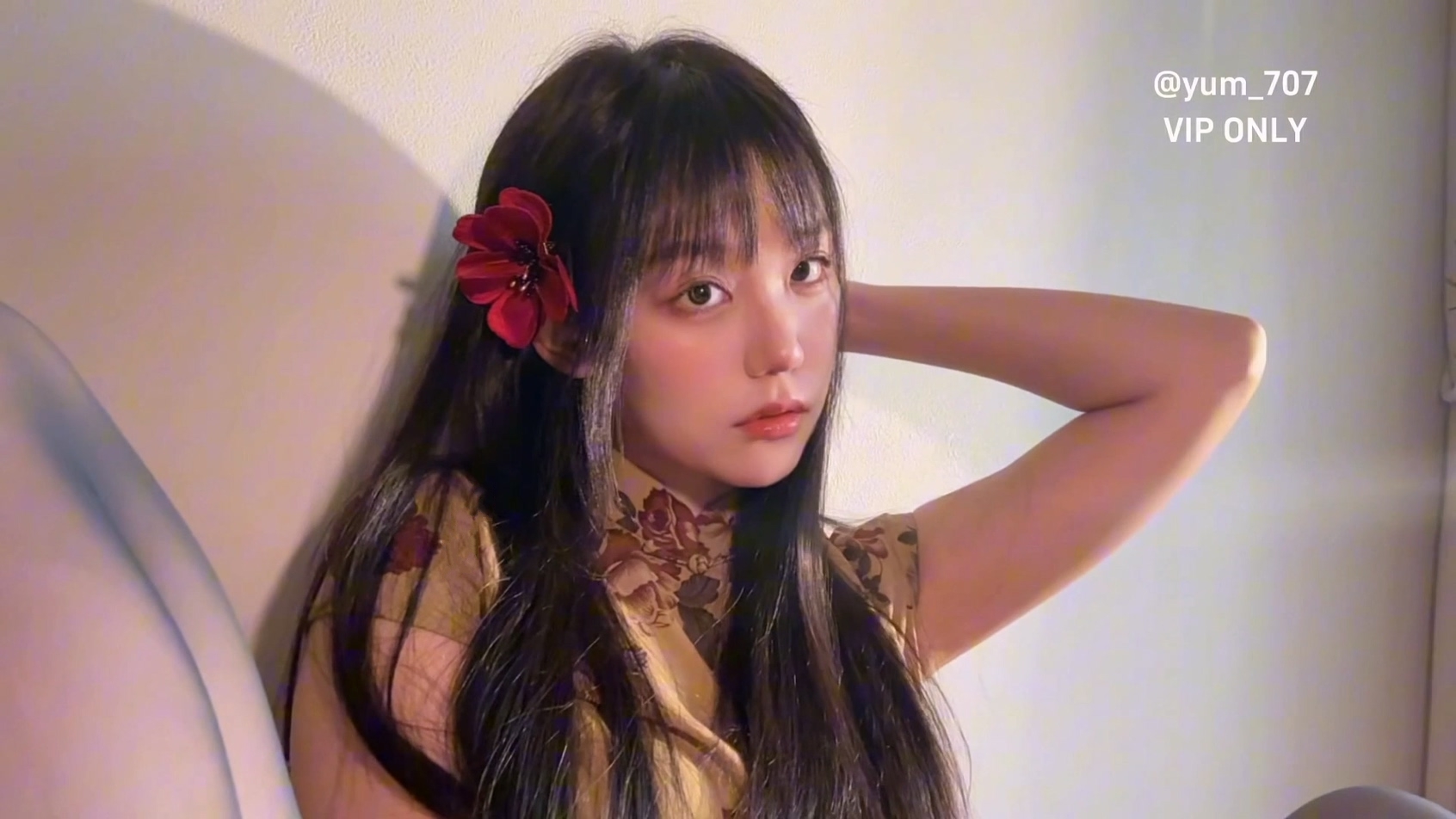 ⚫️推特露脸福利姬！艺校活泼美女【玉米yum_707】开档丝袜手指自慰很骚(2V)[MP4/761MB]