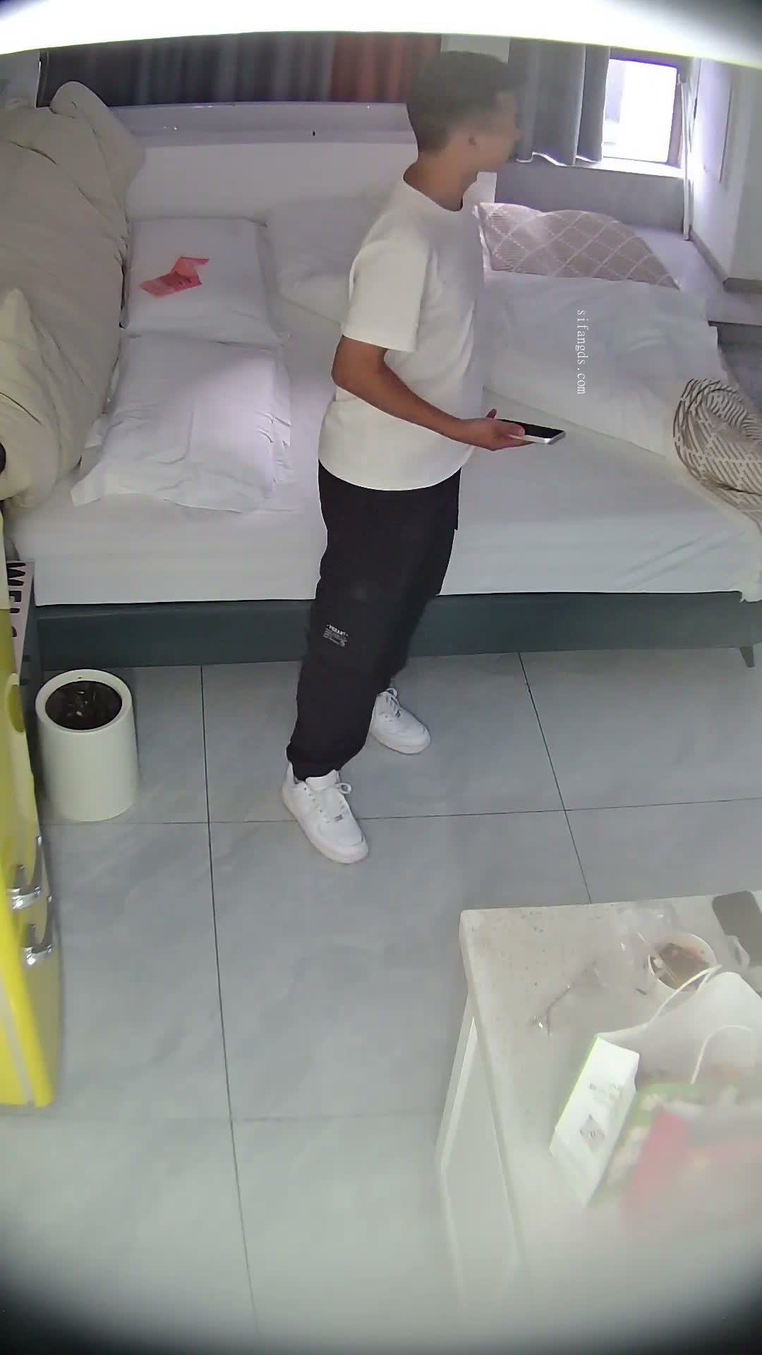最新流出酒店偷拍学生情侣开房男友不在状态小姐姐求操不成主动扶起男友鸡巴在洞口摩擦自慰