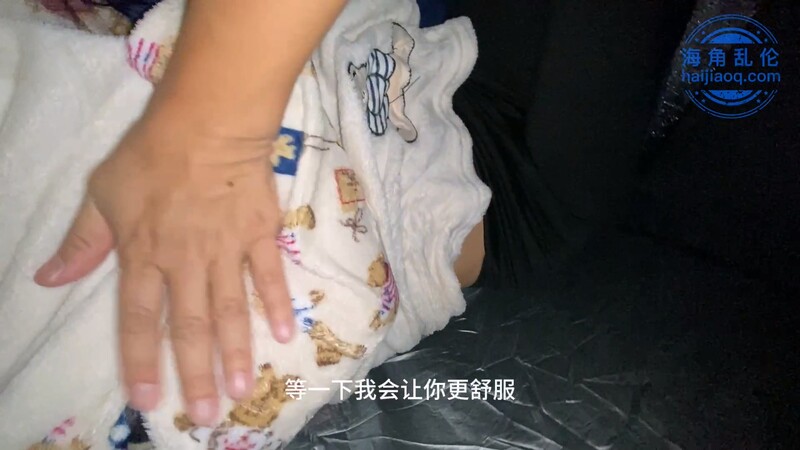 顺风车认识的08年嫩妹 忽悠去野外露营 结果被在帐篷内强行无套爆操内射 爽到自己骑乘抽插[MP4/475MB]