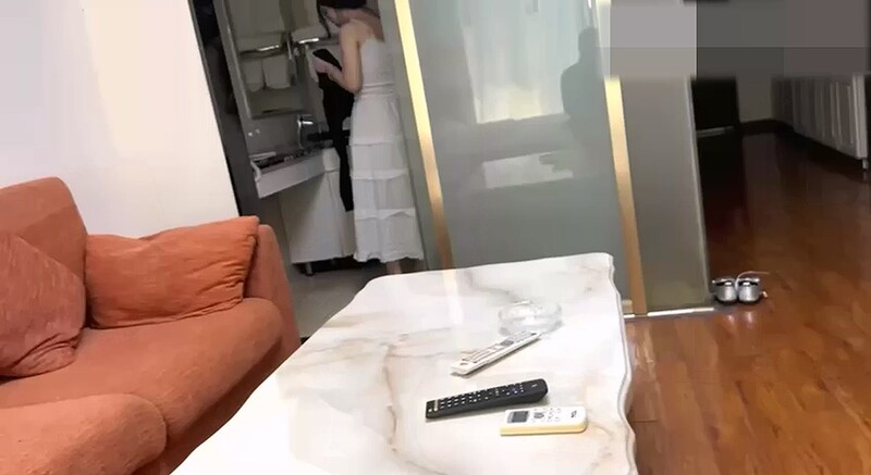 约啪18岁丰满女生❤️愉快灰狼 奶子又大又白换不吐姿势操 软乎乎的边吸奶边内射她