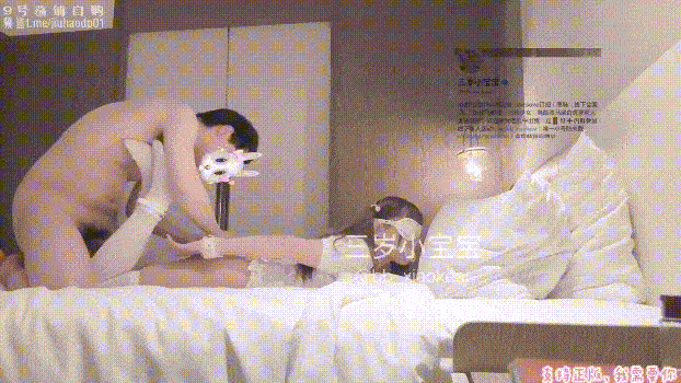 反差女大小母狗三岁小宝宝被哥哥sm了绑起来打我呜呜，wt插我穿着白丝的小穴，粉嫩小穴被肏出白浆