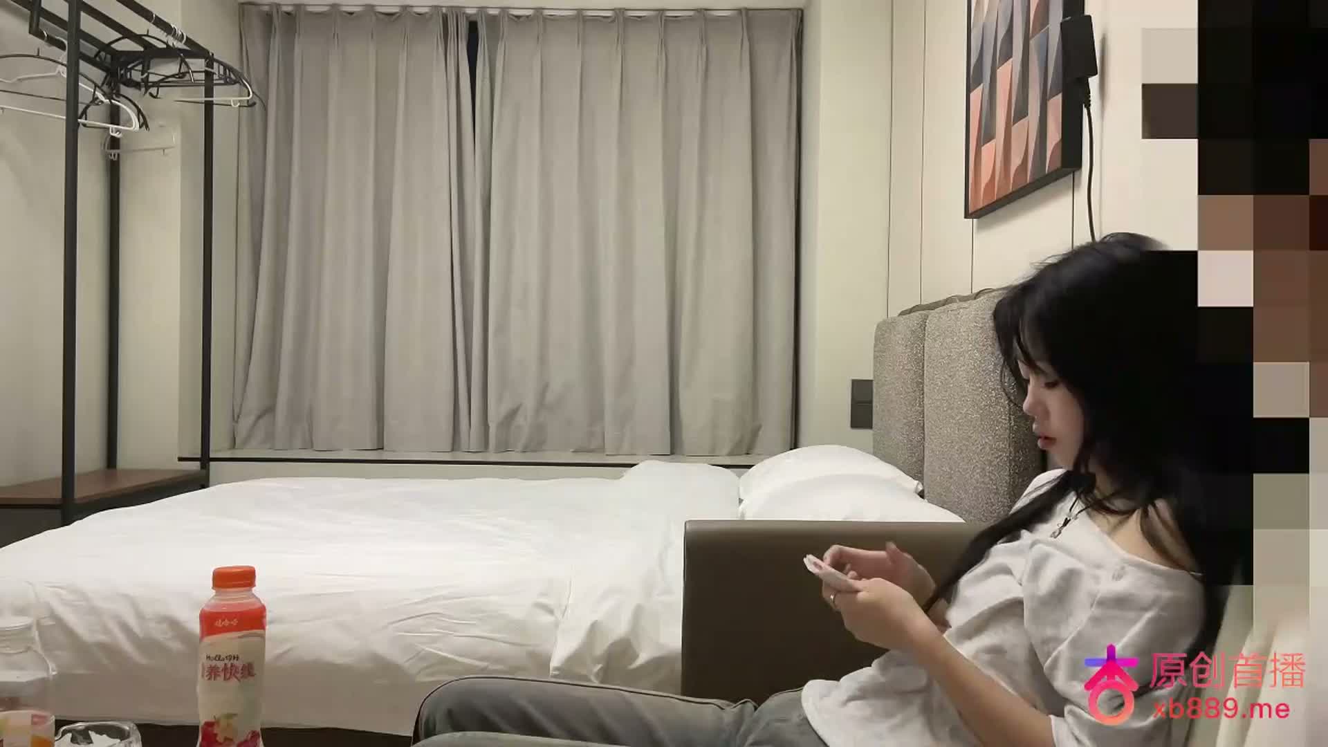 探花成昆约了个06年妹子身材高挑皮肤白嫩光滑下面脱了毛光滑干净屁股翘后入抽插太爽了