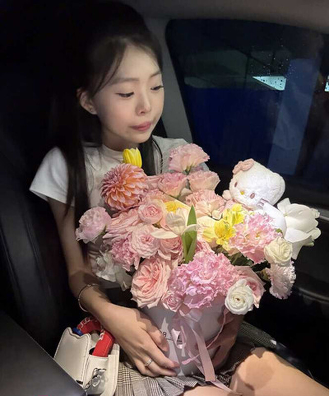 蘇州妙齡少女晴天被金主包養蘿莉臉配大奶的致命反差各種情趣裝被爆操騷穴 調教成下賤玩物