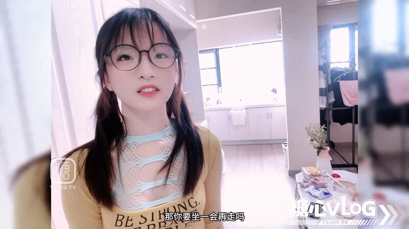 【反差眼镜娘】UU睡不着 - 露脸新人首作很靓萌 大龟头磨蹭抽插蜜穴 很爽表情酥媚小嘴微张呻吟 完全被爽到底了