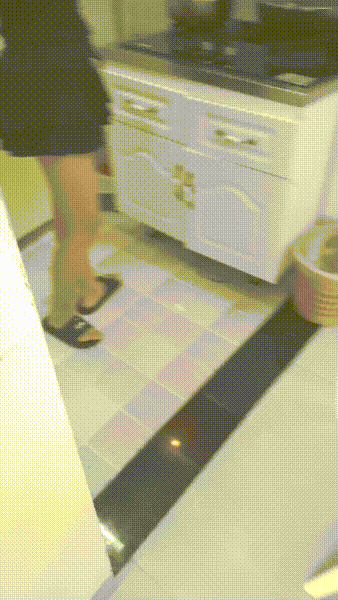 乱伦大神【极品小猫咪】真实乱伦无套内射漂亮的表姐