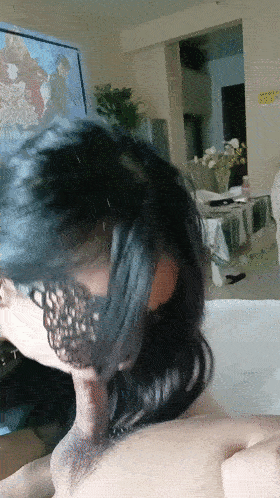 居家少妇寂寞难耐外人搞起了婚外情，舔得很卖力操的很起劲