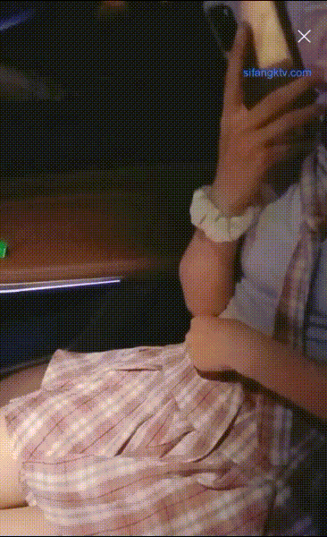 【淫荡小学妹】宝马哥接学生妹外出 大JB插穴流血 无套内射