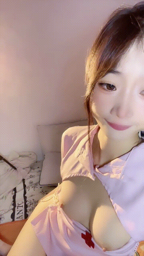 呆呆小羊儿_，堅挺白皙的美乳，，清纯女大学生6