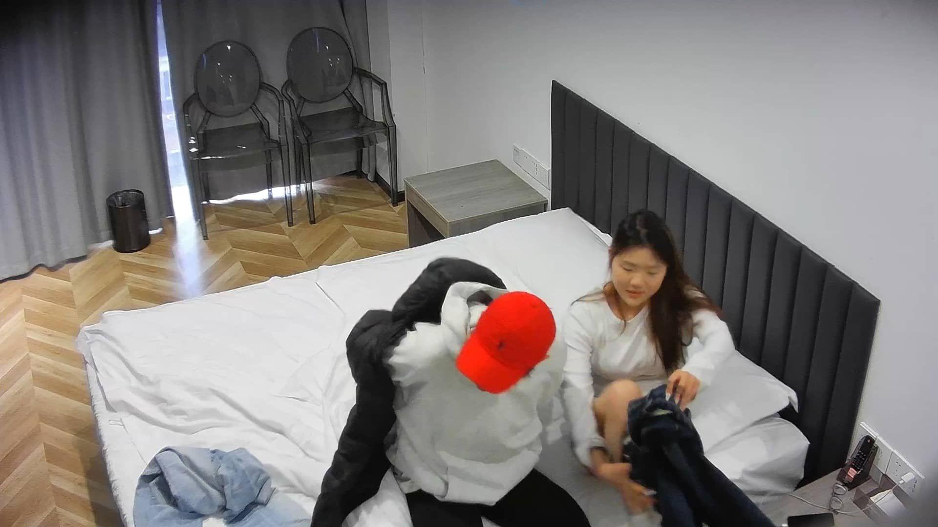 酒店偷拍❤️年轻小情侣大白天寂寞难耐开钟点房尽情啪啪连干三场