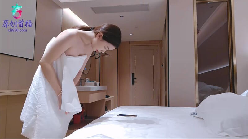 绿茶探花 - 约了个兼职学生妹听话很配合 奶子又大又软闭目很享受肉棒抽插
