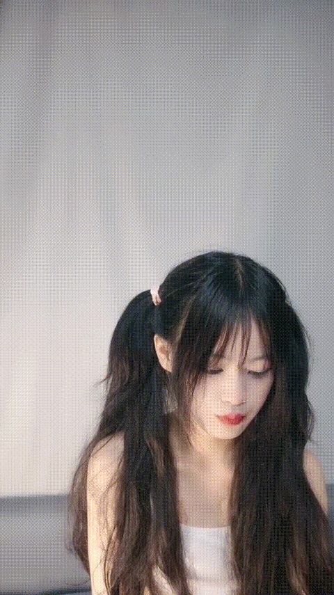 18岁萝莉校花 刚成年的小妹妹 道具自慰流白浆