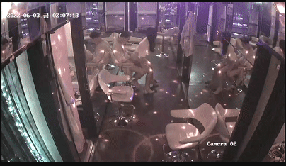 按摩店监控流出  有不少炮房，但不少人选择在过道椅子上直接开干