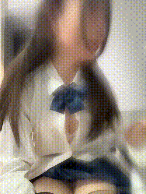 极品反差yiyi清纯美少女 极品娇小美乳 大长腿翘臀 嫩穴 乳夹 肛塞 输液 自慰爆浆