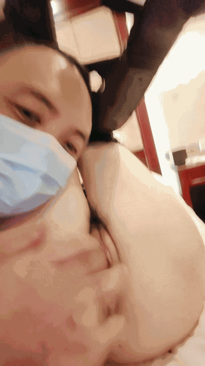 2極度風騷美禦姐酒店約炮中年大叔黑絲美腿高跟鞋，黑繩捆綁蹲着吃屌，掰開騷穴扣弄，抱起來操30
