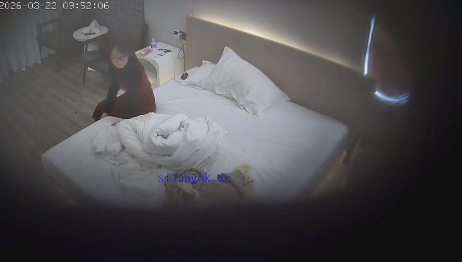 3-2流出酒店偷拍 御姐范眼镜女秘书周日休息和老领导开房幽会