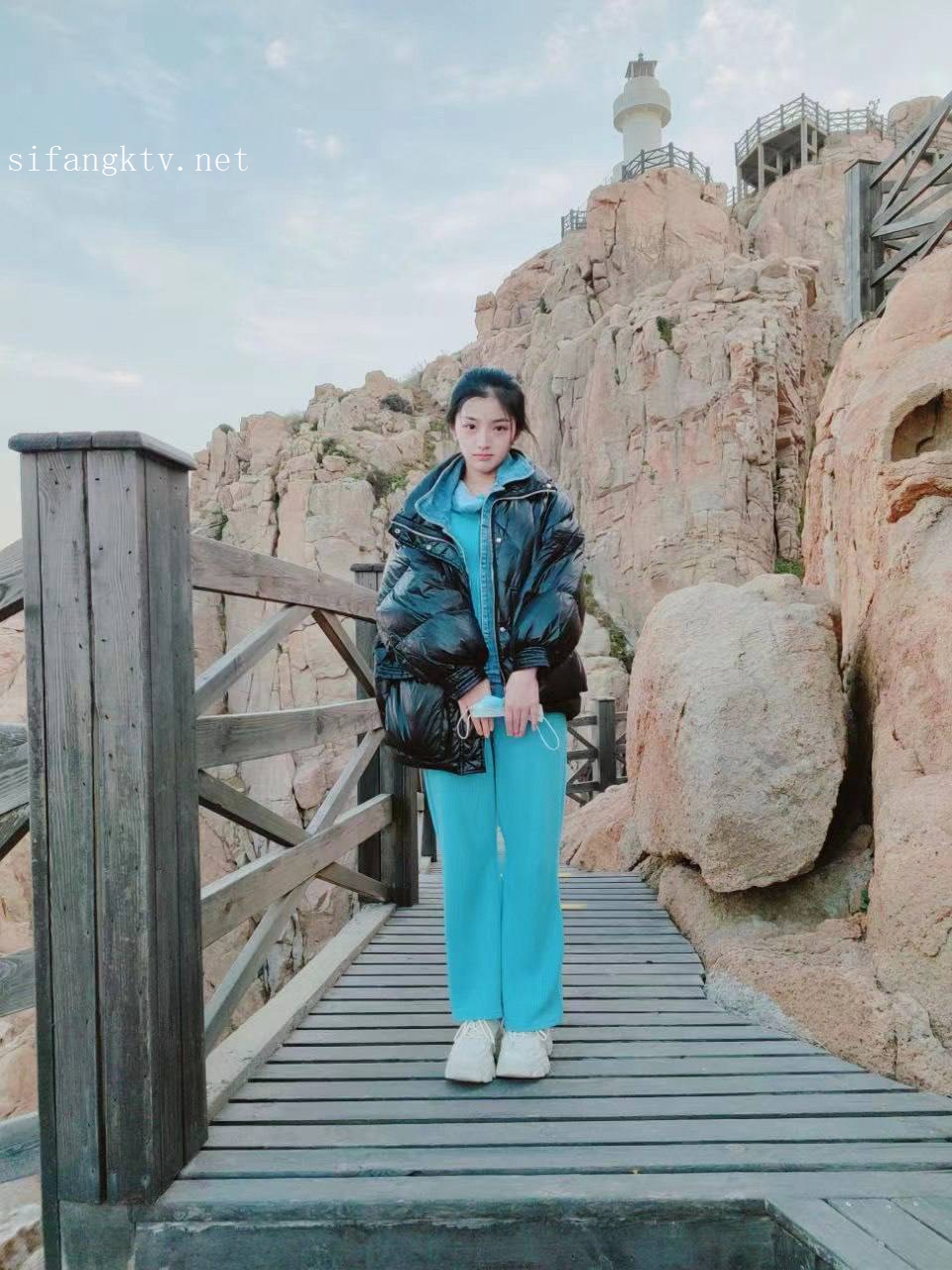 -9分超高颜值的青春靓丽校花级别女神-秦x倪，自慰 吃鸡 超大尺度自拍流出