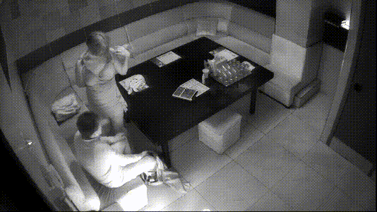 摄像头破解真实偷拍，四眼中年大叔包厢体验特殊服务，巨乳房公主吹拉弹唱一条龙