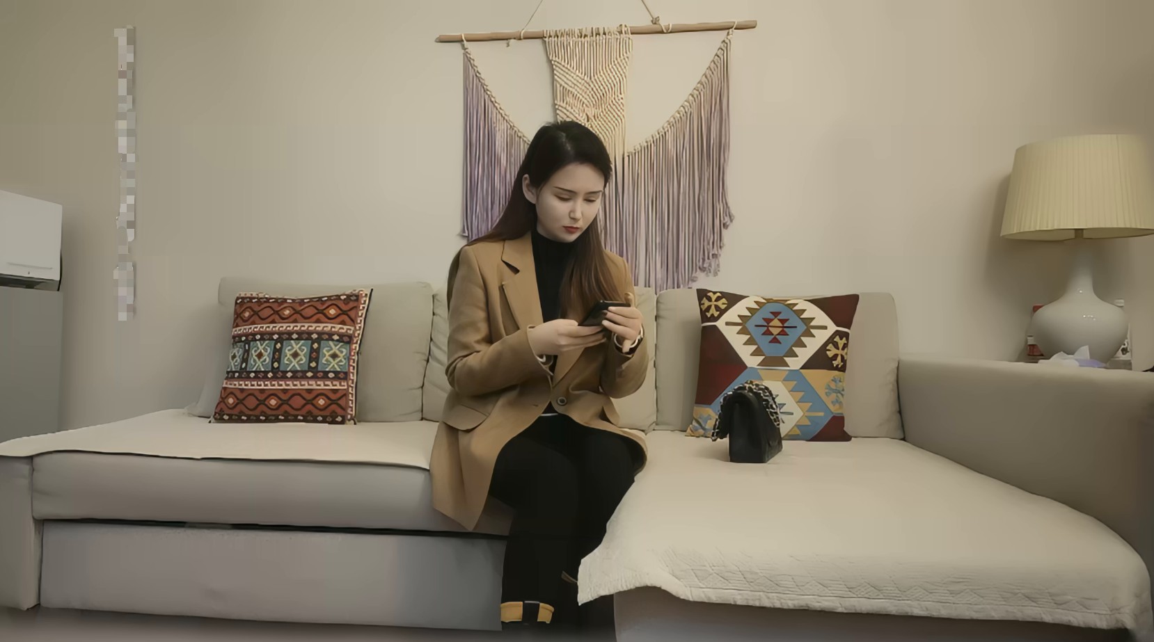 【AI增强】20210115一屌探花_高端外围深夜场约了个气质不错的美女，沙发特写掰B，口硬沙发近景多姿势啪啪