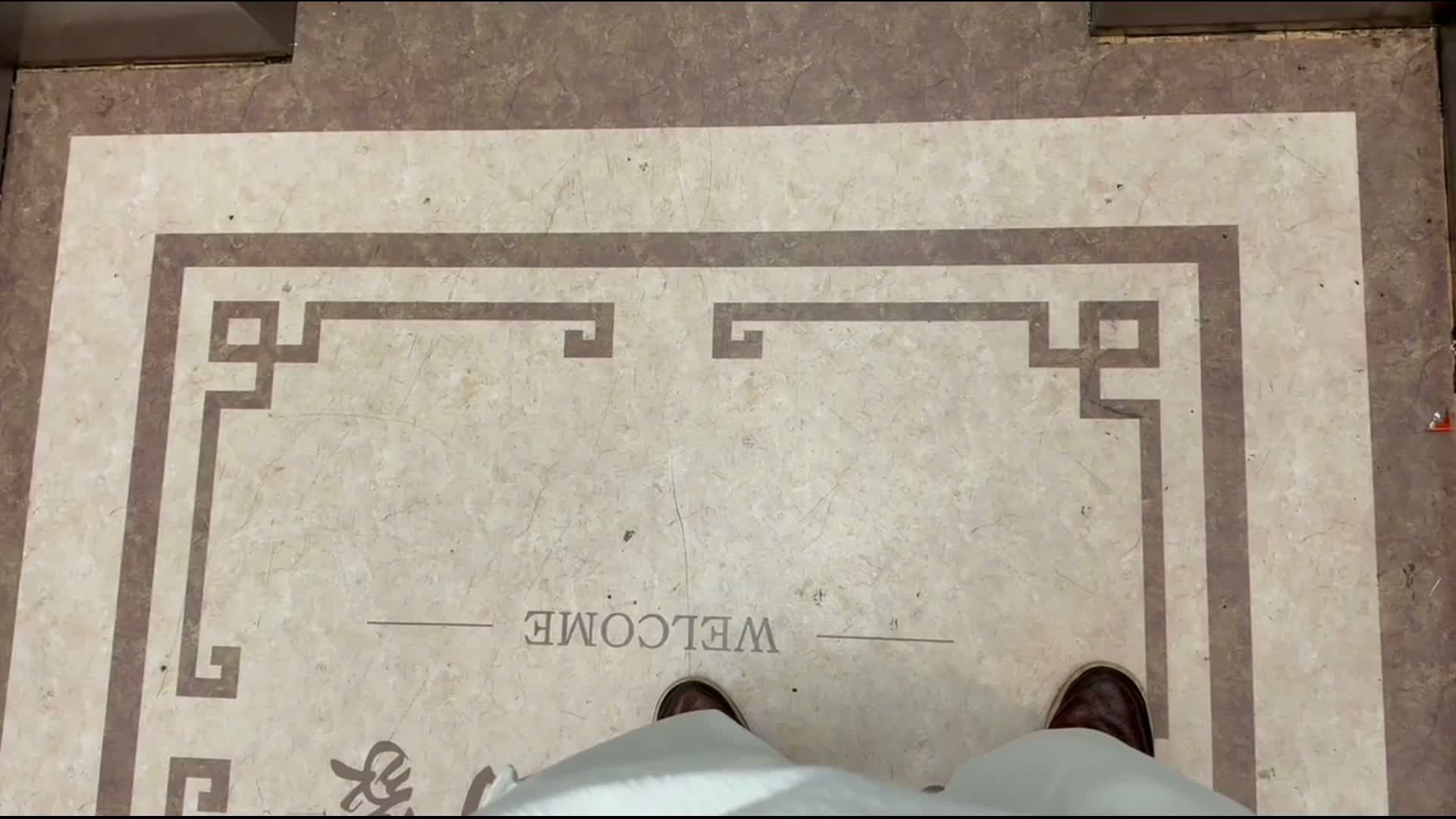 精彩剧情跟媳妇吵架到哥哥家借宿意外偷窥到哥哥跟嫂子做爱偷偷打飞机高清无水印原版