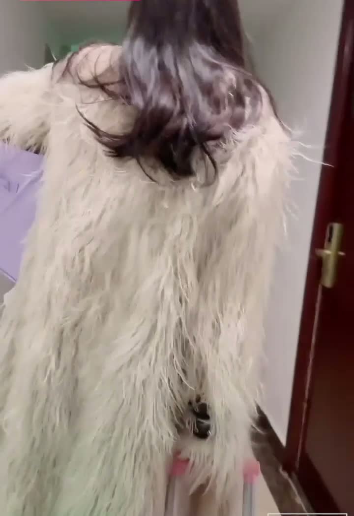 原创小姨子的秘密姐夫开车长途犯困小姨子服务区口交帮姐夫提神再站立后入爆操浓精射满翘臀