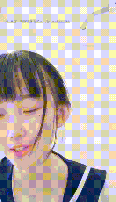 剛19歲無敵粉嫩蘿莉處女粉逼 極品蜜臀天真無邪 初戀的感覺叔叔們喜歡你的一字馬