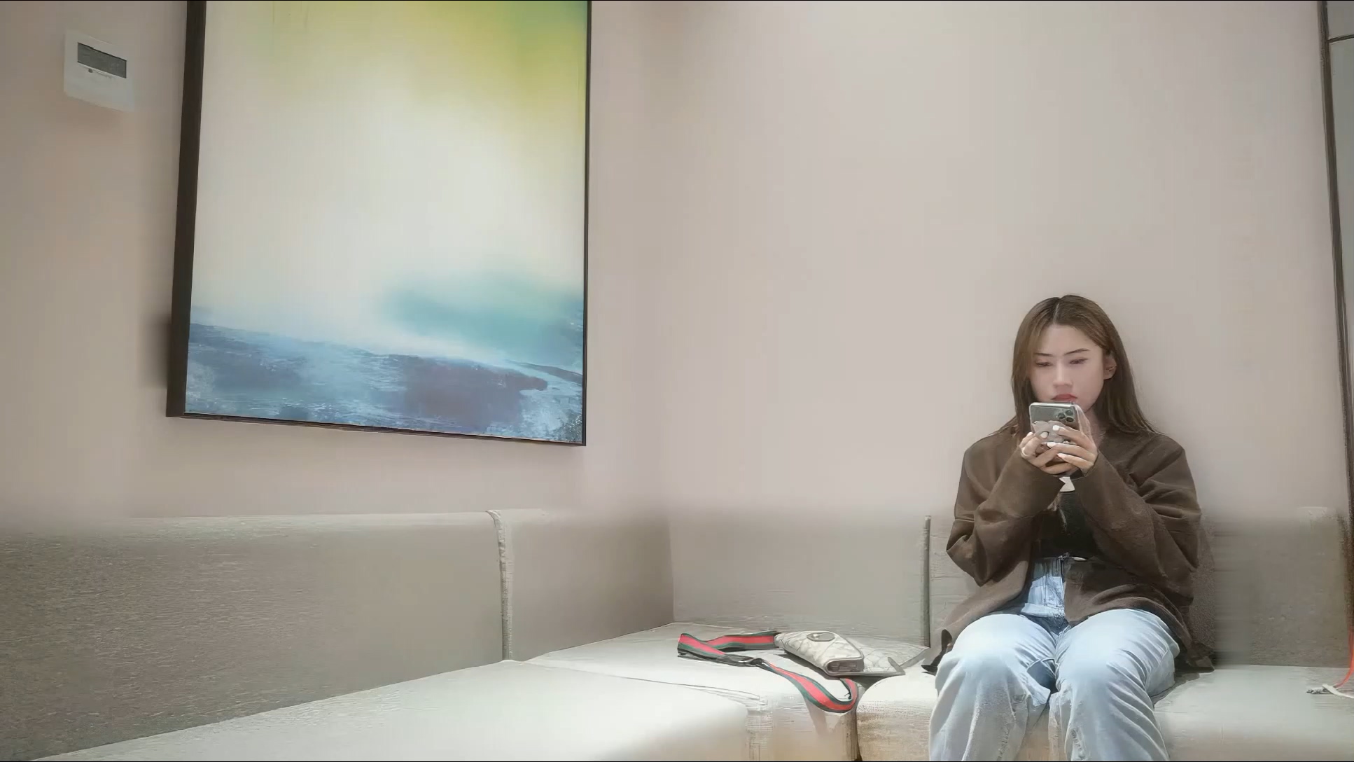 深夜场高颜值牛仔裤萌妹 舔弄口交骑坐自己动抽插猛操[MP4/1410MB]