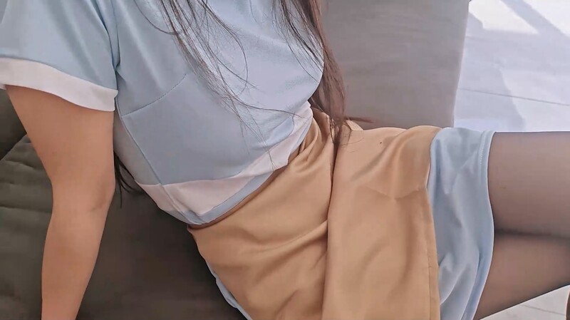 【精品乱伦】绿母少年 - 最近去好利来兼职的骚妈 在家被撕裂黑丝爆操嫩穴 开档真空夹着精液去上班