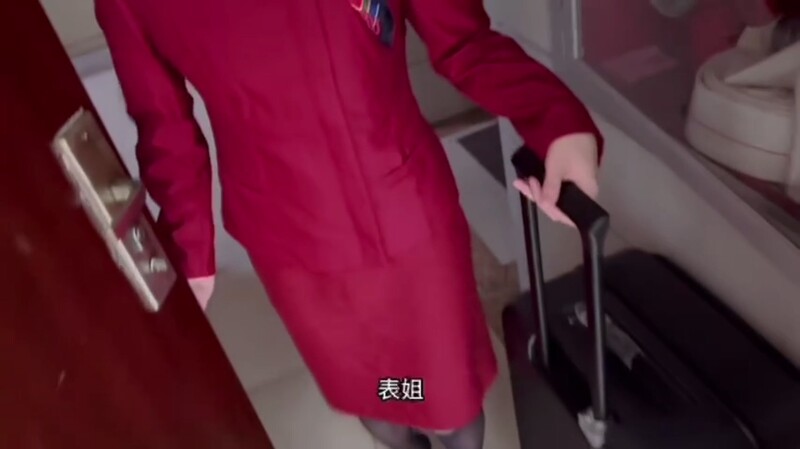 【迷奸空姐】奶气草莓 - 空姐表姐被我下药迷晕操到尿失禁 气质黑丝制服  操醒已经被中出内射