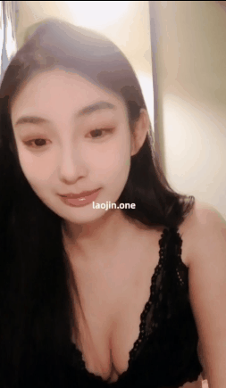 江苏小情侣【鸭鸭是个M】居家自拍性爱，甜美女神级草个不停，反差感十足