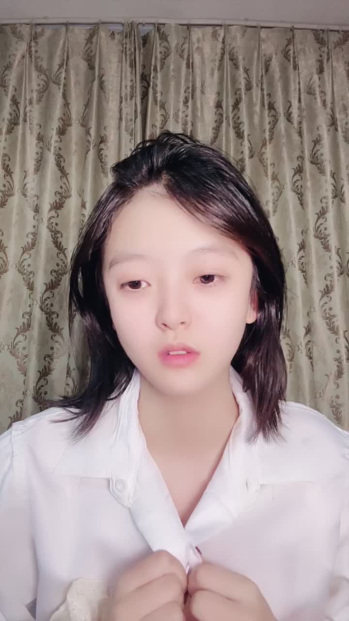 山东反差婊 吴昕鸽 颜值超高的女主年仅19岁 表情到位符合自慰高潮的要求 逼水超多流出 (2)