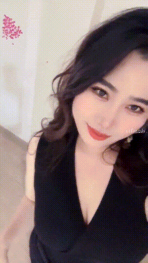 最新抖音泄密！风韵十足巨乳少妇【鍂鑫鑫】情趣内衣黑丝高跟自慰喷水啪啪(29V)[MP4/2880MB]