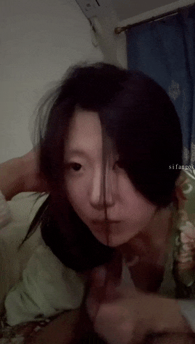极品泄密】超美阿黑颜女神原档泄密，标准的一个眼镜婊，大眼睛萌妹，反差感，淫荡的表情挑逗极了