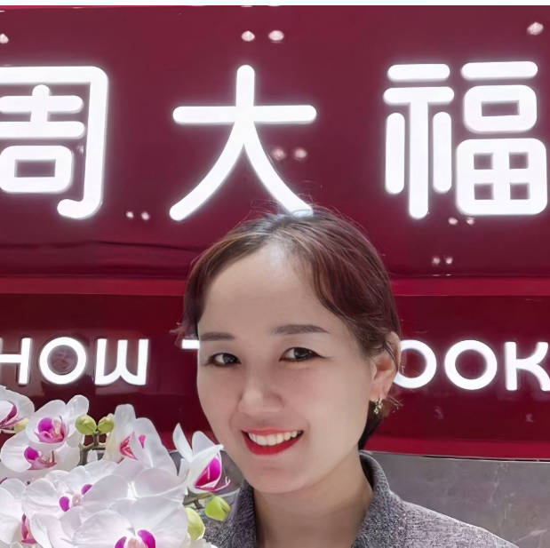 盐城射阳周大福女销售员一拖三视频已婚少妇周大福女销售3p，多人运动淫乱不堪！