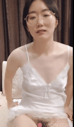 韵味气质高学历眼镜御姐,气场不错,居家素人睡衣,白色丝袜诱惑,和情人第壹视角啪啪~