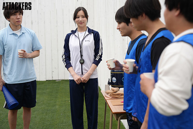 SAME-170 在夏季合宿期间 被迫担任精力旺盛学生的性处理负责人的白峰老师 白峰美羽
