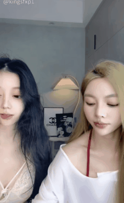 双倍快乐 两位顶级女神【夏安abby】好身材 个顶个的漂亮 完美身材高跟长腿漏奶扒逼 道具自慰