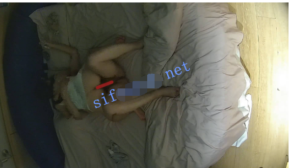 2025-12-7酒店偷拍 美女换上白色丝绸吊带骑在男友身上疯狂摇曳